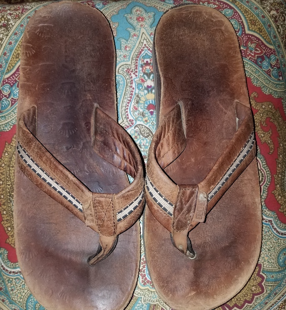 Men's flip flops by Reef. Size 9